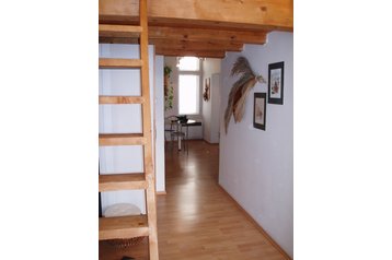 Cehia Byt Praga / Praha, Exteriorul