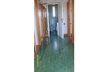 Montenegro Byt Bar, Exterior