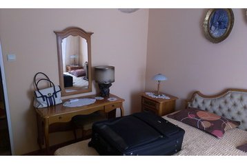 Montenegro Byt Bar, Exterior