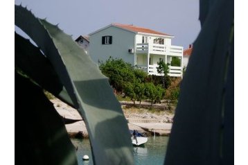 Chorvatsko Privát Rogoznica, Exteriér