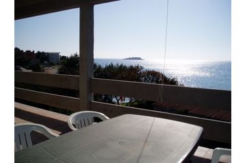 Chorvatsko Privát Rogoznica, Exteriér