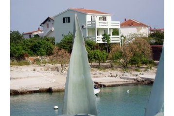 Chorvatsko Privát Rogoznica, Exteriér