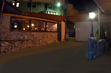 Ukraina Hotel Simferopol / Simferopoľ, Zewnątrz