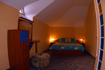 Ukraina Hotel Simferopol / Simferopoľ, Zewnątrz