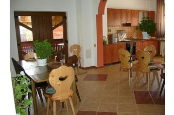 Rumeenia Privát Cârţişoara, Eksterjöör