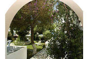 Grecia Hotel Parikia, Exteriorul