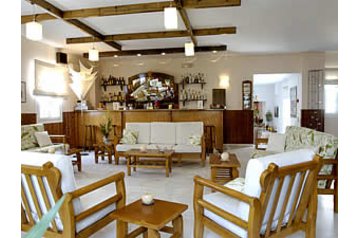 Grecia Hotel Parikia, Exteriorul