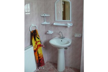 Ukraina Privát Vary, Eksteriør