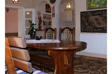 Ukraina Privát Vary, Eksteriør