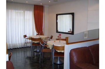 Grecia Hotel Pireus, Exteriorul