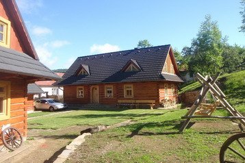 Slovacia Chata Osturňa, Exteriorul