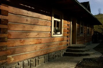 Slovacia Chata Osturňa, Exteriorul