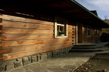 Slovacia Chata Osturňa, Exteriorul