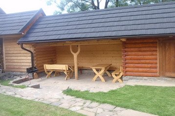 Slovacia Chata Osturňa, Exteriorul