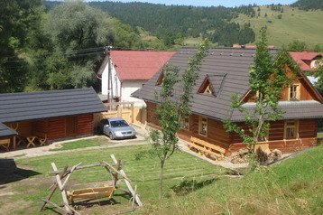 Slovacia Chata Osturňa, Exteriorul