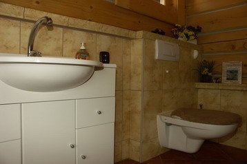 Slovacia Chata Osturňa, Exteriorul