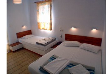 Хотел Katapola 3