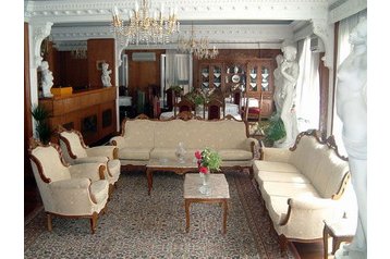 Хотел Parikia 6