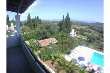 Kreeka Privát Ermones, Eksterjöör