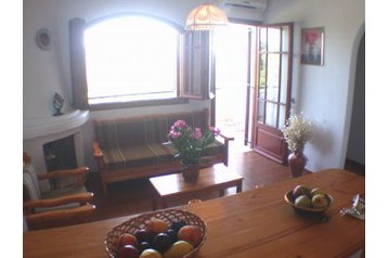 Kreeka Privát Ermones, Eksterjöör