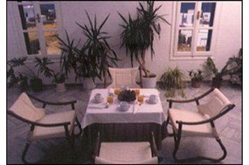 Отель Parikia 4