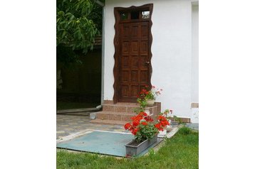 Ukraina Privát Vary, Eksteriør