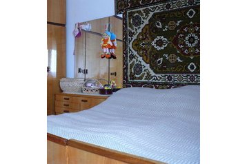 Ukraina Privát Vary, Eksteriør