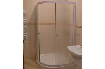 Ukraina Privát Vary, Eksteriør