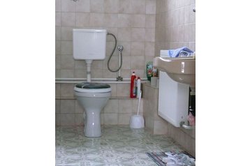 Ukraina Privát Vary, Eksteriør