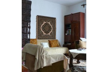 Ukraina Privát Vary, Eksteriør