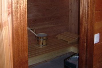 France Chata Huez, Extérieur