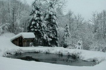 France Chata Vagney, Extérieur