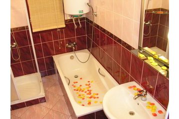 Ukrajna Privát Verchovyna, Exteriőr