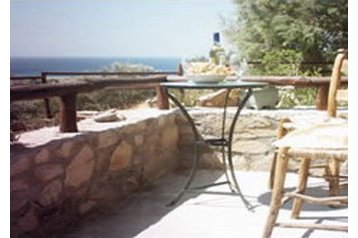 Grecia Chata Makrygialos, Esterno