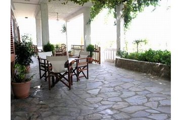 Kreeka Privát Kalives, Eksterjöör