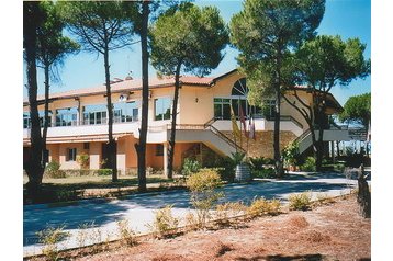 Albánsko Hotel Golem, Exteriér