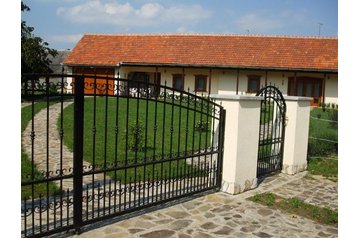 Ukrajna Privát Orosijevo, Exteriőr