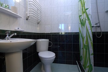 Ukrajna Privát Schidnyca, Exteriőr