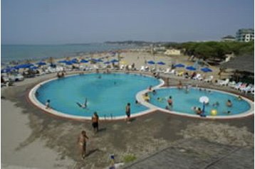 Albānija Hotel Golem, Eksterjers