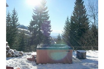 Serbia Privát Treska, Eksteriør