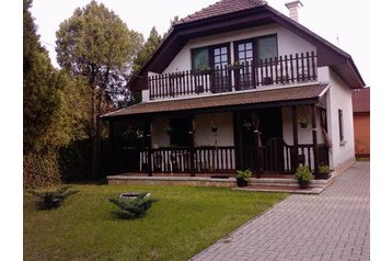 Madjarska Chata Tiszakécske, Eksterijer