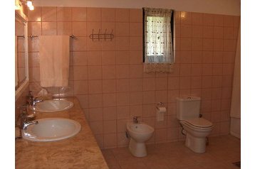 Kreeka Privát Vrachos, Eksterjöör