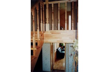 Łotwa Chata Ozoli, Zewnątrz