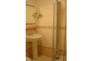 Готель Kārļi 4