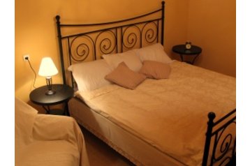 Готель Kārļi 4