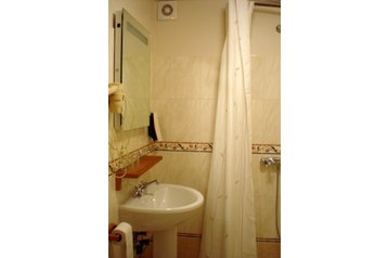 Готель Kārļi 4