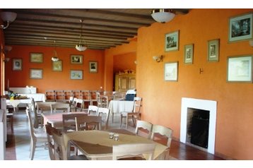 Готель Kārļi 4