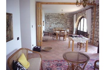 Albánia Privát Kaninë, Exteriőr