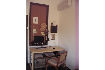 Juodkalnija Byt Stoliv, Eksterjeras