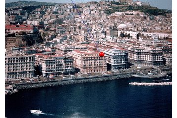 Italia Byt Neapole / Napoli, Exteriorul